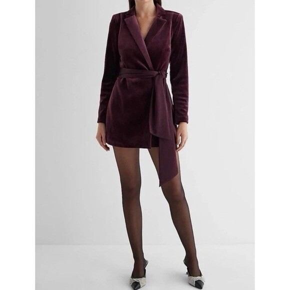 Express Burgundy Velvet Long Sleeve Open Back Tie Waist Blazer Romper XS - Picture 1 of 12
